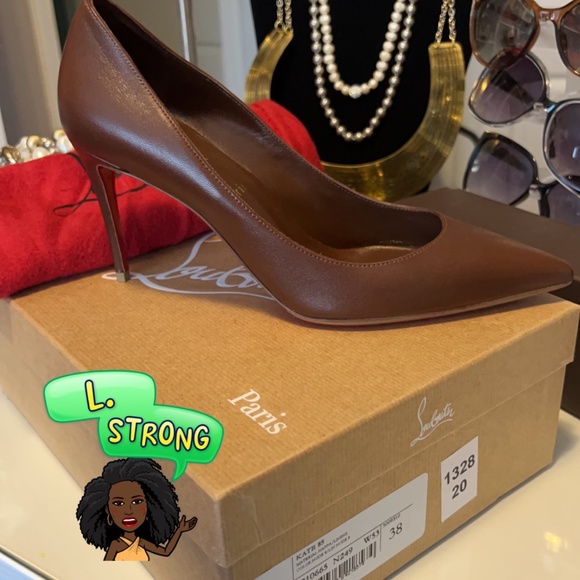 Christian Louboutin - Picture 5 of 8